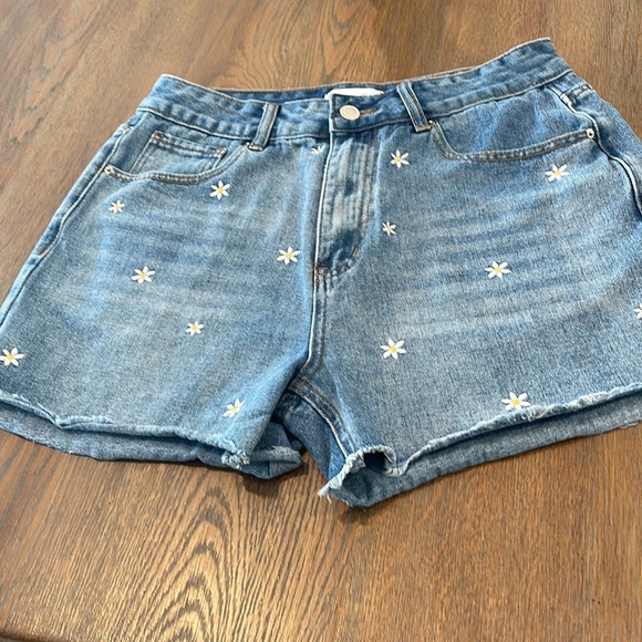 🌟3/$15🌟NWOT. KHAKI and Blue, denim Shorts. Size 11 - Picture 2 of 8